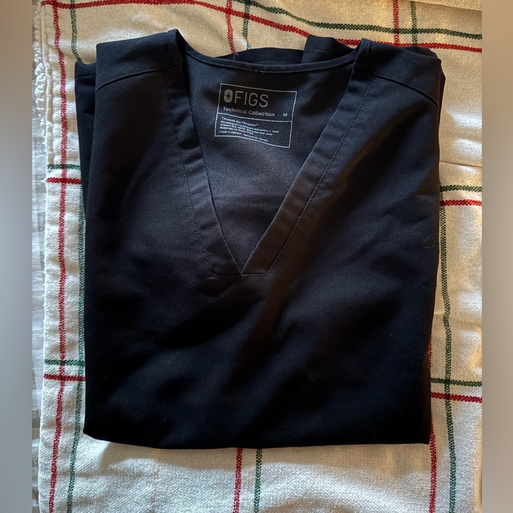 Figs Women’s Black Scrub Set